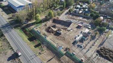 El terreno está ubicado en calle Ingeniero César Cipolletti.  