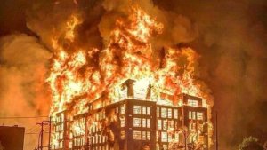 Minneapolis arde con protestas y saqueos tras un crimen racista