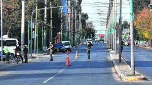 Controlan los comercios de Plaza Huincul por la circulación según DNI