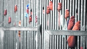 Refuerzo de ingresos: personas privadas de libertad y funcionarios públicos no podrán cobrarlo