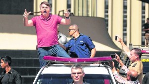 Un Bolsonaro desbocado alarma a toda la región