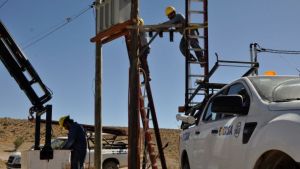 Robaron 150 metros de línea de media tensión y una zona de Roca se quedó sin luz