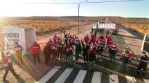 Imagen de Bloquean el paso de los mineros de Andacollo a Neuquén capital