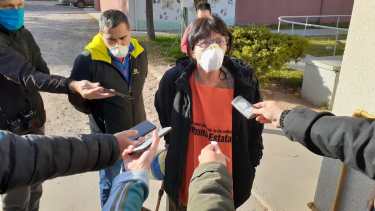 Trabajadores de salud del hospital de Regina pidieron testeos masivos al personal por los casos activos en la ciudad. (Foto Néstor Salas)