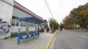 Tras el corte del servicio de transporte, choferes de Roca salen a la calle a buscar respuestas