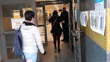 En el Correo Argentino solo se están pagando programas sociales del Anses. (Gentileza).-