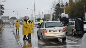 Rechazan autos en los ingresos a Neuquén