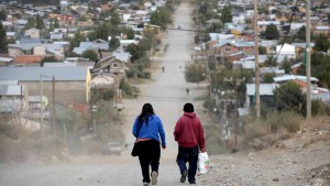 Organizaciones sociales conmemoran el 25 de Mayo con locros en los barrios populares