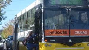 Autobuses Neuquén pagó los sueldos y no hay paro de colectivos