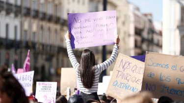 Las imágenes de las jóvenes fueron publicadas sin su consentimiento en un sitio porno. (Gentileza).-