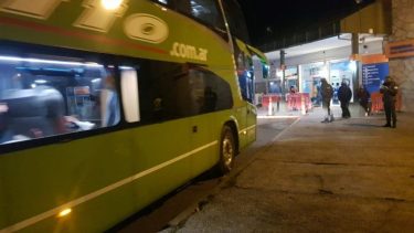 La fiscalía junto a la Policía de Neuquén monitorean a quienes llegaron a San Martín de los Andes desde lugares considerados de riesgo. En el primer día detuvieron a un hombre por error (Foto: Gentileza).