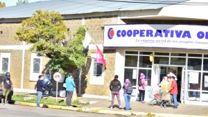 Un supermercado de la región le toma la temperatura a sus clientes