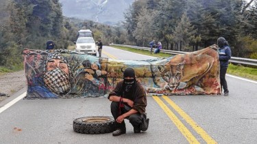 Ocho miembros de la comunidad mapuche Lafken Winkul Mapu están procesados por usurpación, aunque esa decisión está apelada. (Foto archivo)