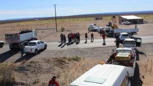 Los mineros no cobraron y siguen en la ruta