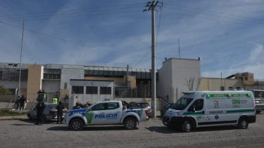 El interno tuvo que ser derivado al hospital tras el ataque que sufrió en uno de los pabellones. (foto: archivo)