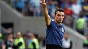 Scaloni considera jugar en el Monumental pero prefiere la Bombonera