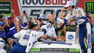 Blaney ganó en un memorable final de la Nascar