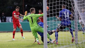 Con gol de Alario Leverkusen se metió en la final de la Copa de Alemania