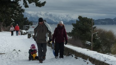 En Bariloche permanecen más de 400 personas con covid-19 activos. Archivo