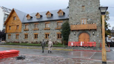 En lo que va de la pandemia, 2.646 personas de Bariloche contrajeron la COVID-19 de las cuales 2.069 se curaron y 52 murieron. (Foto Archivo)