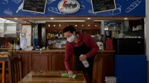 Imagen de Bariloche abre en una semana bares y restaurantes