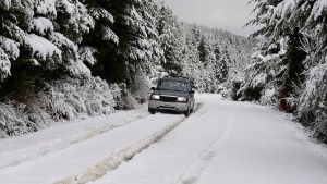 Lluvia, viento y nevadas en Neuquén y Río Negro por un frente frío