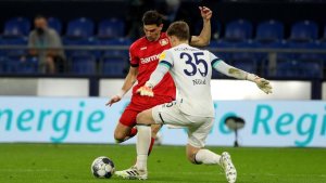 Con Alario como titular, Leverkusen empató con Schalke