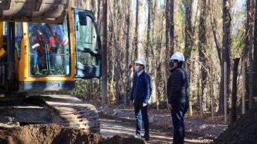El intendente Gaido y el gobernador Gutiérrez en una recorrida que hicieron por las obras del paseo costero. (Prensa municipalidad de Neuquén)