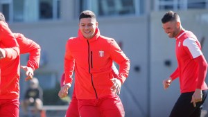 Marcos Rojo sólo pudo jugar un partido en Estudiantes y ahora debe volver a Manchester