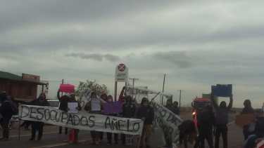 Los desocupados definieron cortar el tránsito sobre la Ruta 7. (Gentileza).-