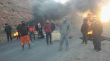 Imagen de Vecinos del niño que murió en el incendio siguen cortando la Autovía Norte
