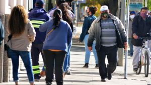 Barbijos: claves para saber cuándo hay que seguir usándolos y por qué continúan siendo importantes