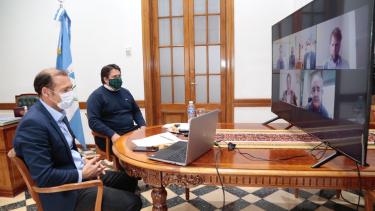 En una videoconferencia se acordaron los alcances del préstamo para pavimentar las rutas petroleras.