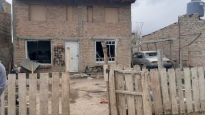 Tensión y venganza tras el crimen de un joven en un barrio de Roca