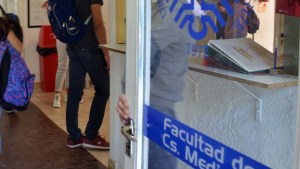Denuncian que una cátedra de Medicina en Cipolletti dejó libres a 80 estudiantes