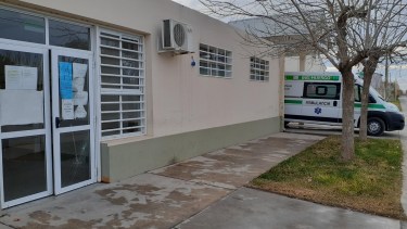 La cantidad de casos activos confirmados ayer, saturó la capacidad del hospital Carlos Ratti. (Foto archivo)