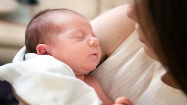 El Garrahan informó que la transmisión de Covid-19 de madre a hijo es post parto