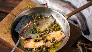 Consumir pescado al menos una vez a la semana recomiendan Buzzo y Couly