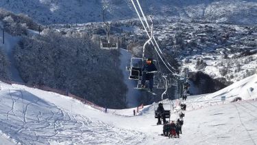 La nieve llega a los 80 centímetros en la base y 2 metros en la cumbre. Foto: Marcelo Martínez