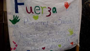 Los mensajes de apoyo al personal del hospital.  Foto: Facebook Hospital Aluminé - Neuquén