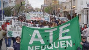 Jueves con paro de actividades y reclamos en el centro de Neuquén