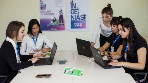 YPF lanza en Allen un programa de capacitación para chicas de hasta 18 años