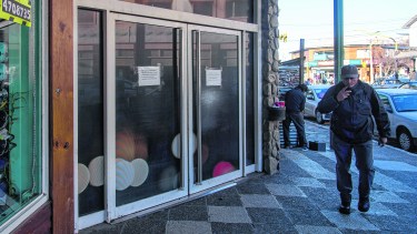 Uno de los anexos del casino de Bariloche está en el shopping Onelli. Hoy todo está fajado. Foto: Marcelo Martinez