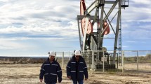 Imagen de Desactivan paro con la inclusión de petroleros al plan de vacunación en Río Negro