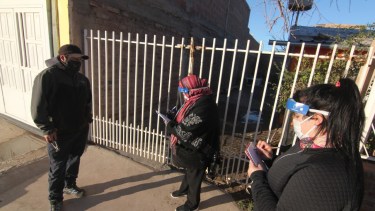 testeos en San Lorenzo. Las cuadrillas no ingresan a las viviendas particulares (foto Oscar Livera)