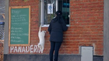 Todos los comercios atenderán hasta las 19 horas. Foto: Florencia Salto