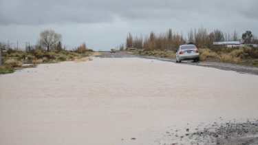 En Valentina norte y en Nueva Esperanza esperan que se sequen las calles para pasar la máquina