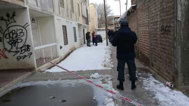 El hecho fue en un departamento del bloque B1, en el barrio conocido como 500 Viviendas. (Gentileza Cutral Co al Instante).-