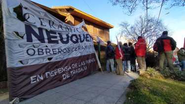 Ceramistas de Neuquén irán a la Justicia para pedir la suspensión del remante de la fábrica