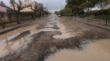 Imagen de Tras las lluvias, rellenarán las calles sin asfalto para evitar la formación de greda